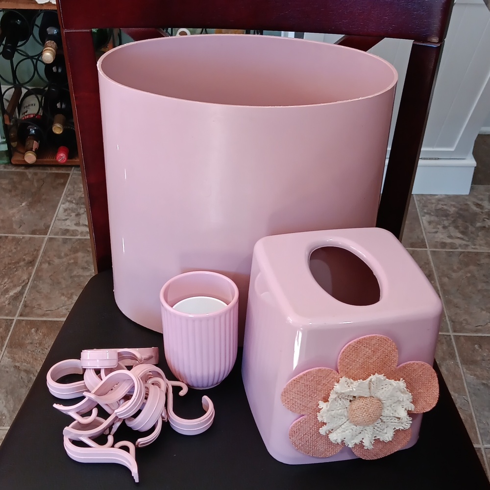 Pink Plastc Bath Accessories  Set